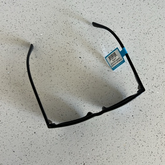 Dot Dash Sunglasses - Buzzy Black Polarized - Picture 2 of 4